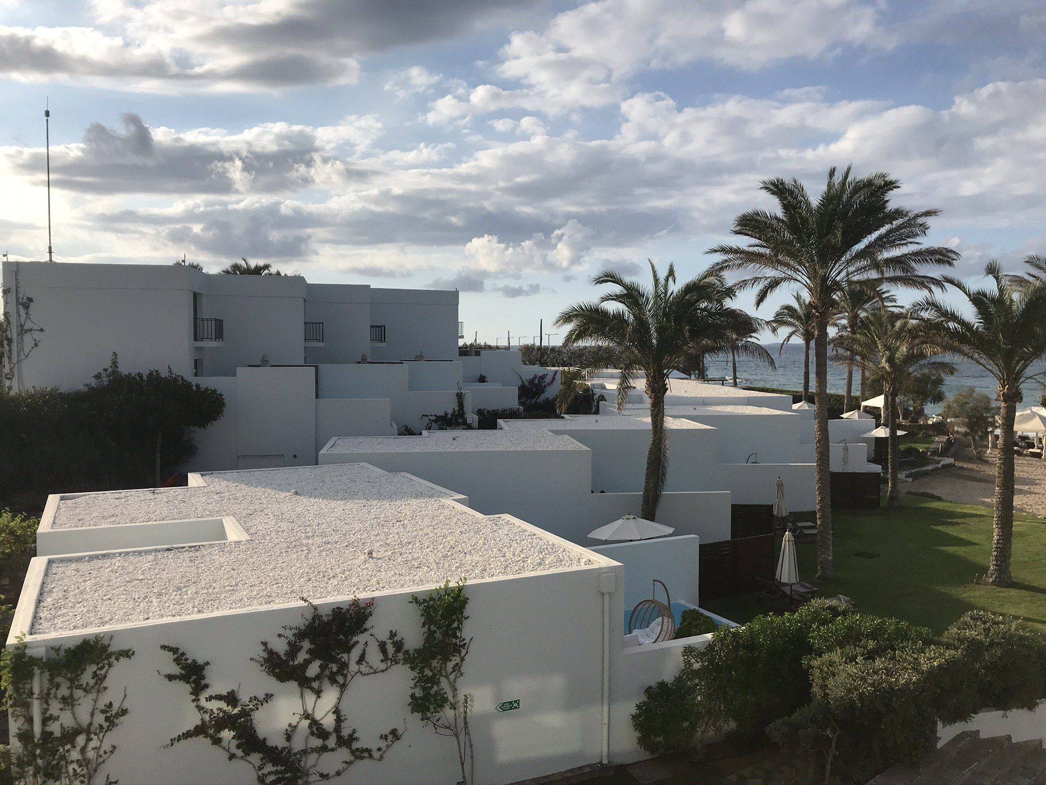 Amrirandes Blick auf Pool Villen