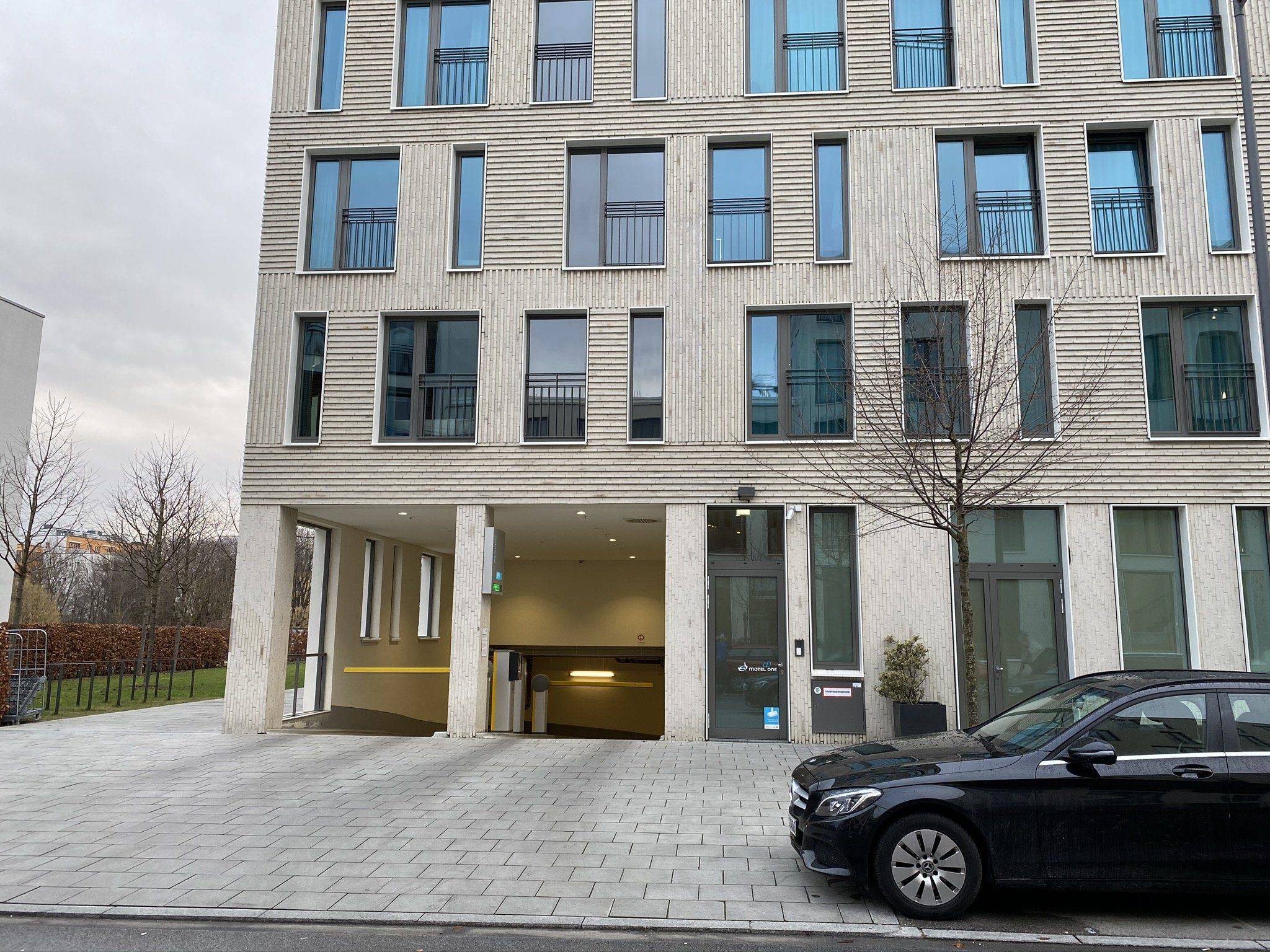 Motel One München Garage
