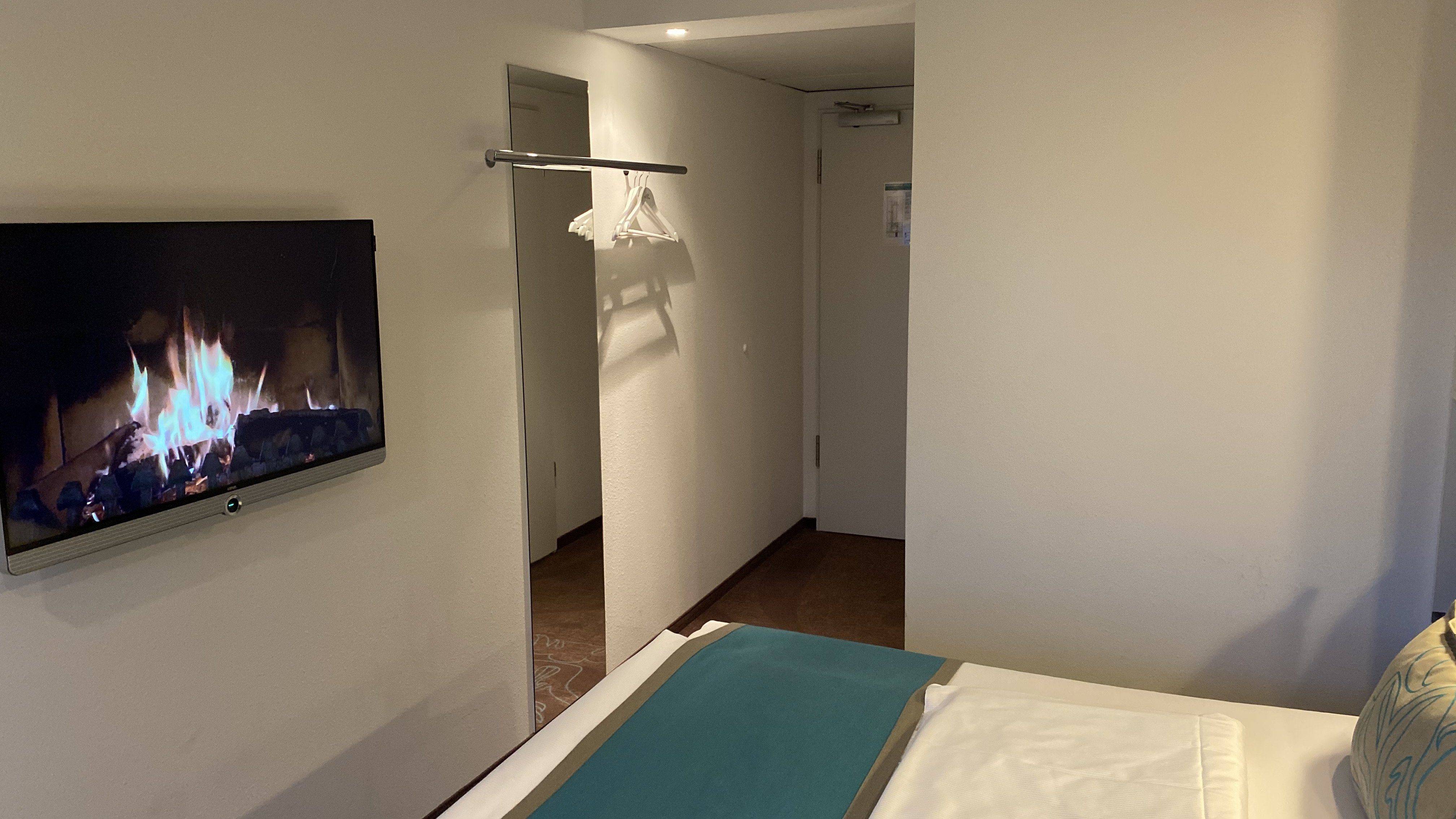Queen Size Zimmer TV