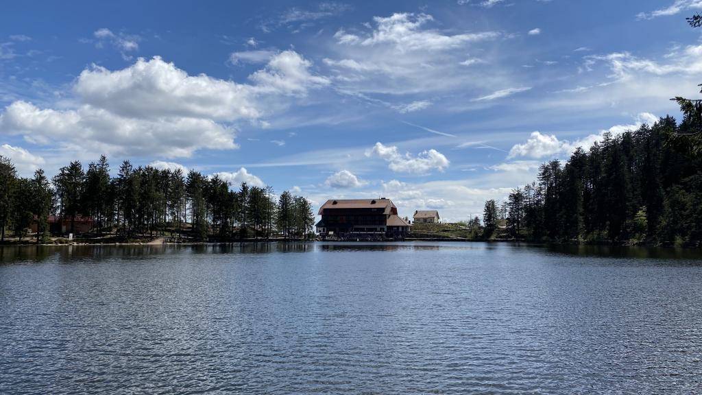 Mummelsee_Blick_Hotel