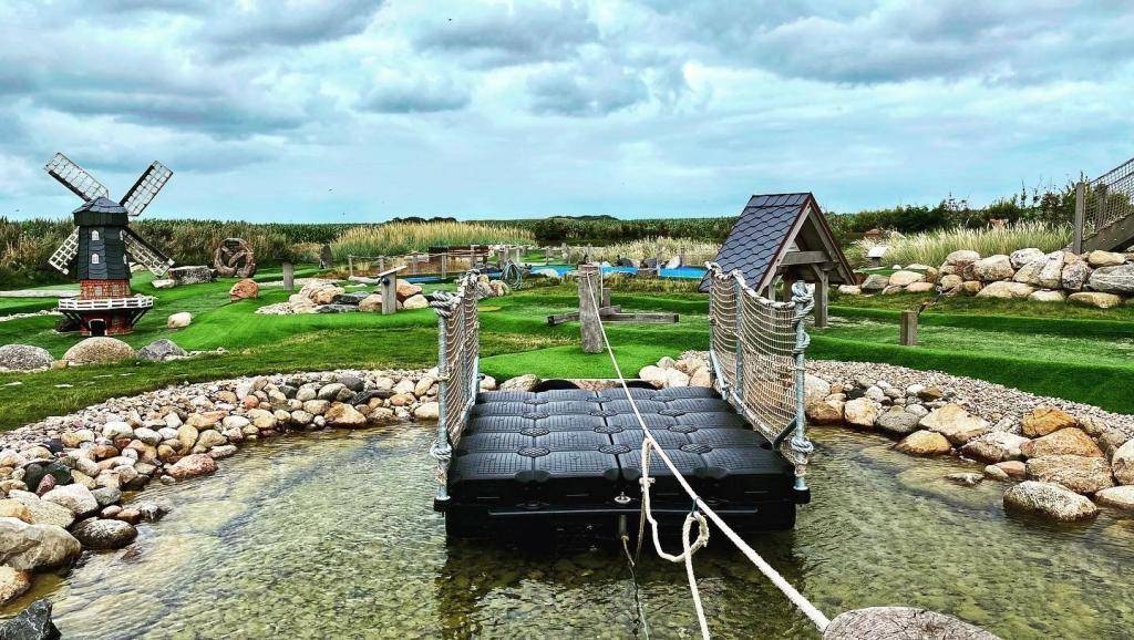 Adventure Golf Floss