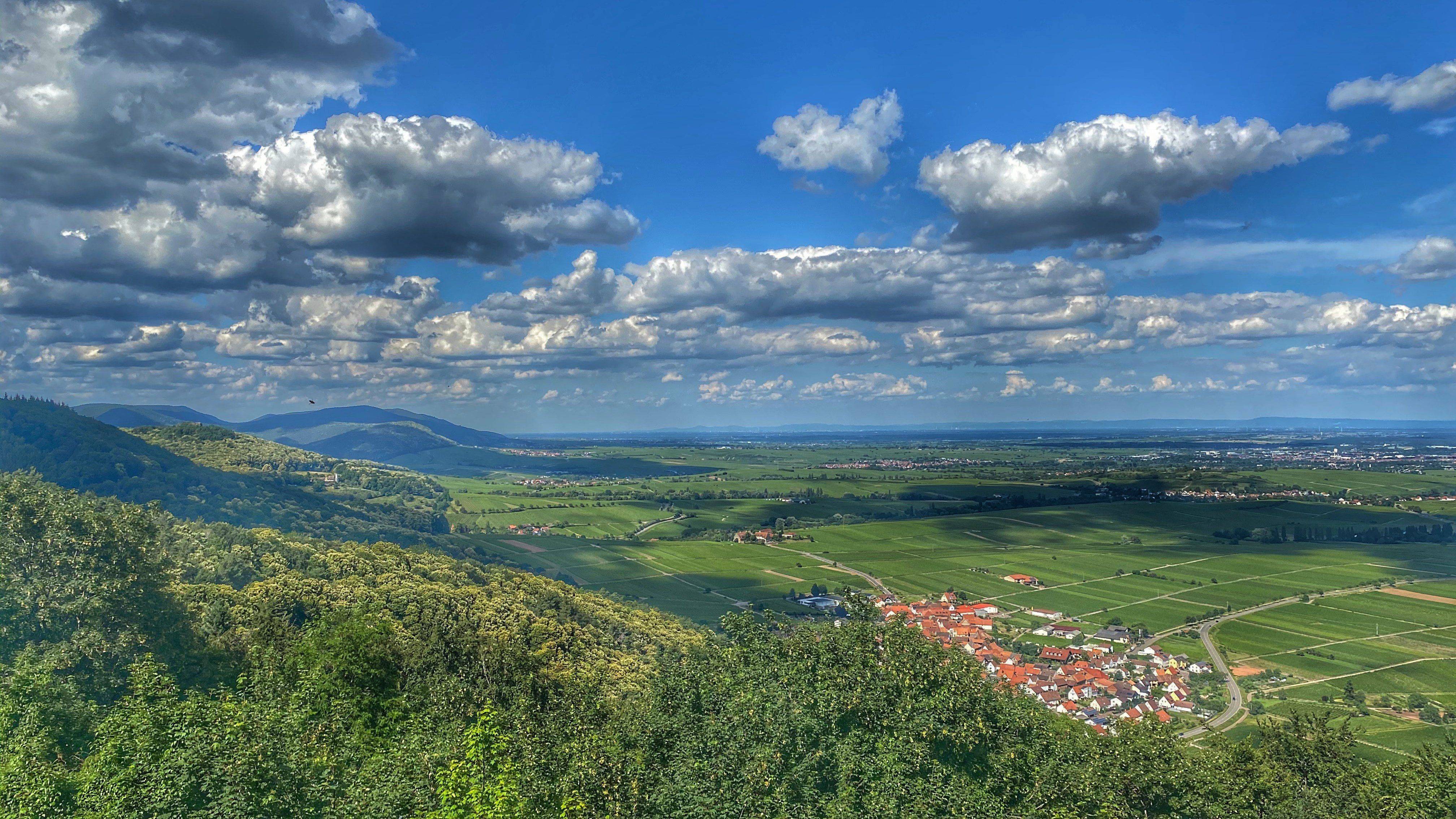Burg Madenburg Blick Rheinebene