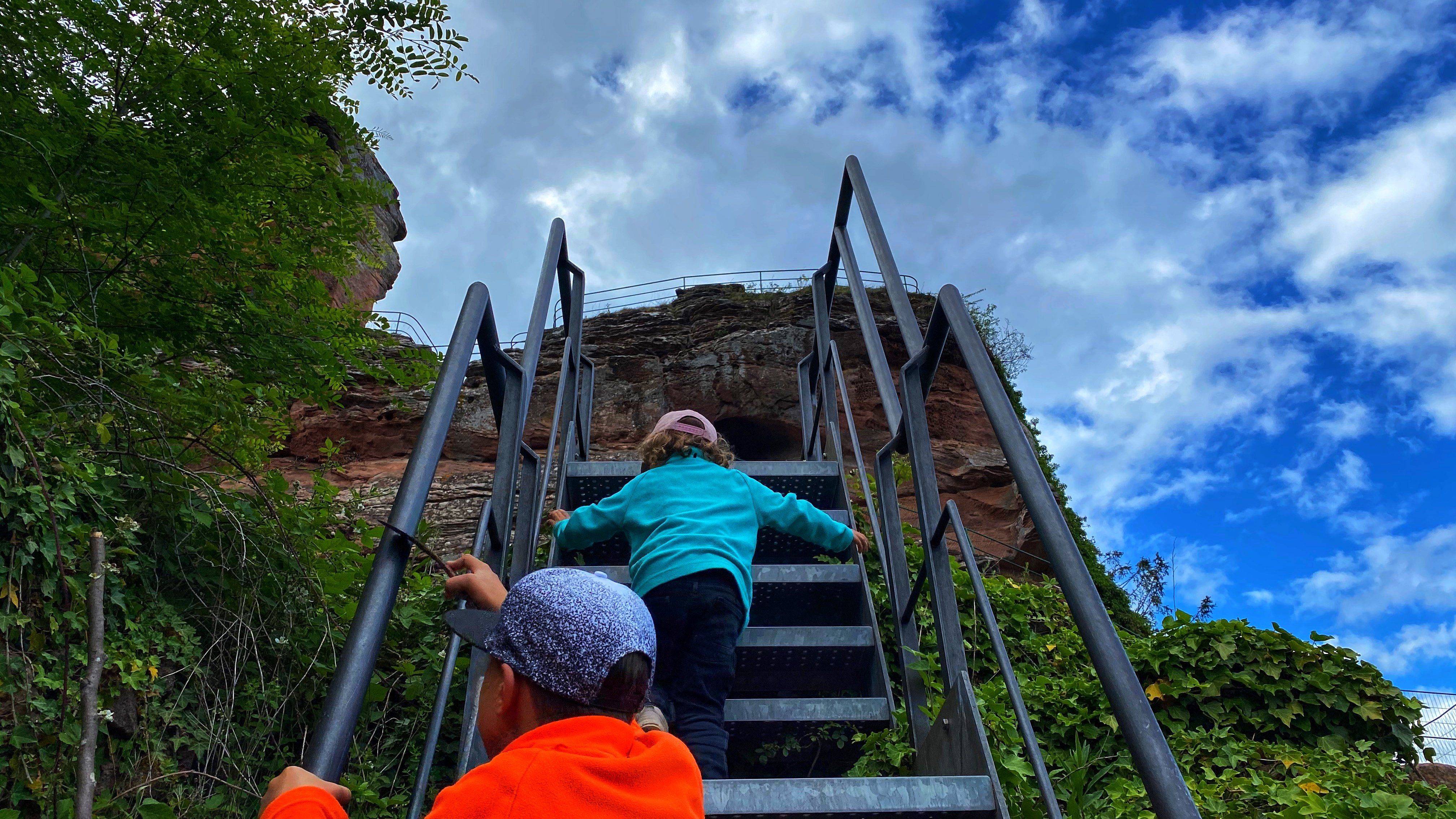 Burgruine Drachenfels Klettern Kinder