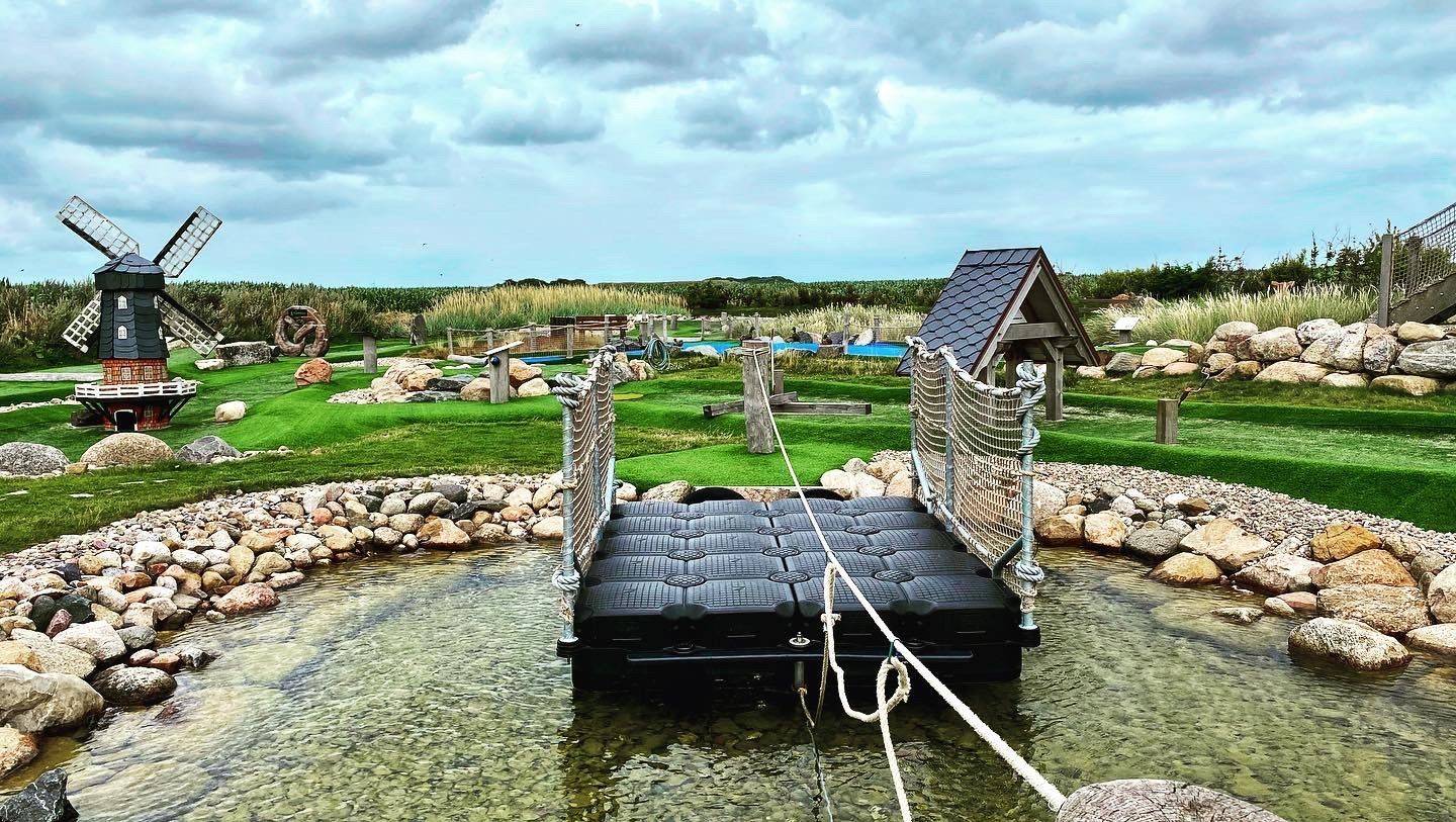 Adventure Golf Floss