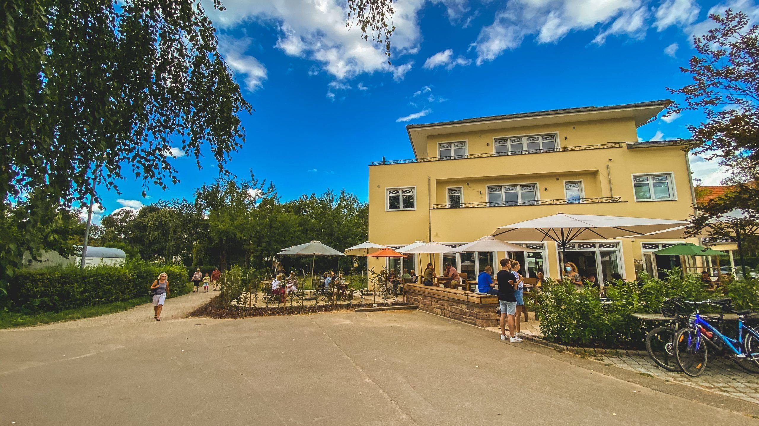 Terrasse Cafe Lille Hus