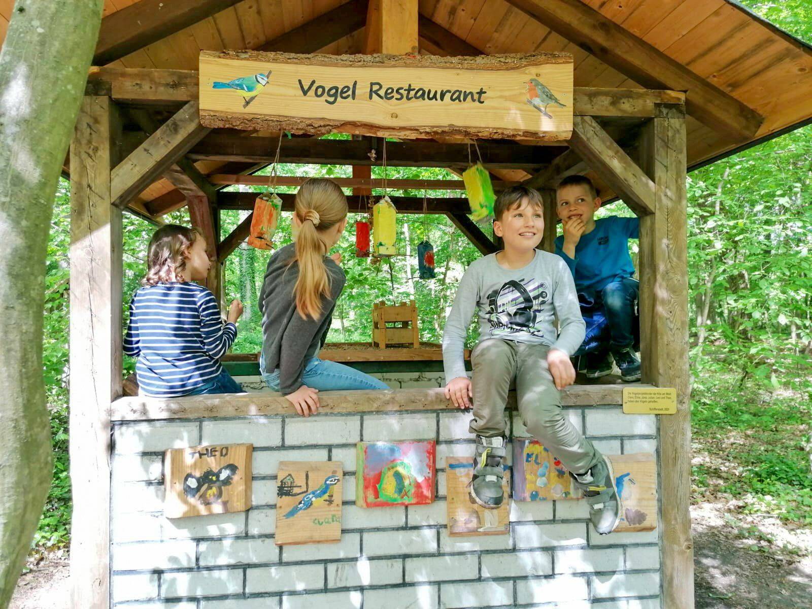 Vogel Restaurant Dino Tour
