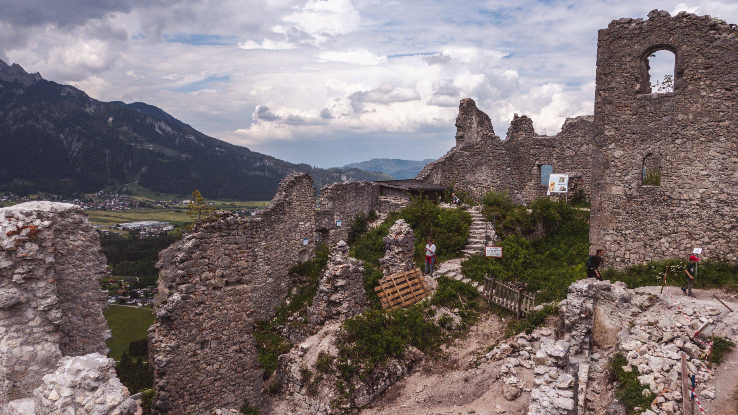 Überblick Burgruine Ehrenberg