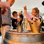 Bienenkerzen selbst ziehen Kinder