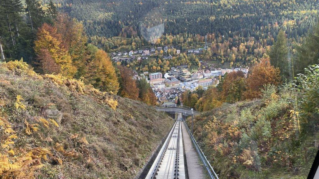 Sommerbergbahn in Bad Wildbad auf dem Weg hinauf zum Baumwipfelpfad im Schwarzwald