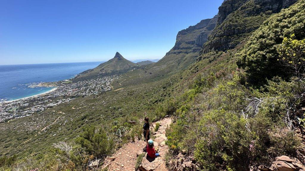 Kasteelspoort Pfad mit Ausblick auf Camps Bay und dem Lions Rock