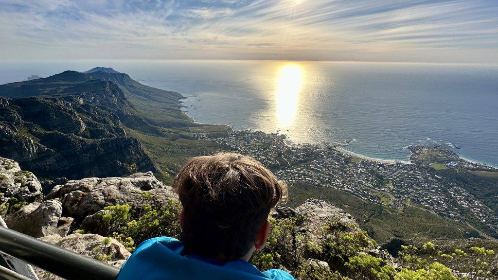 Aussichtspunkt auf die 12 Apostel beim Sonnenuntergang mit Ausblick auf Camps Bay