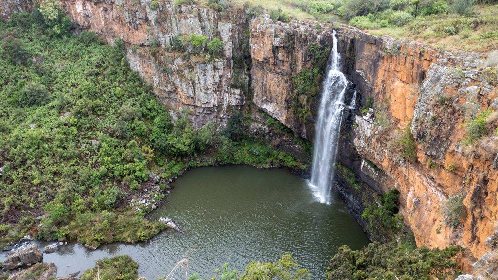 Ausblick auf den kompletten Berlin Falls Wasserfall bei Graskop