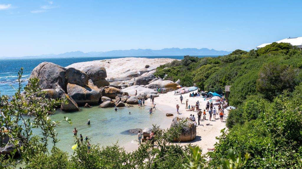 Ausblick die kleine Badebucht am Boulders Beach von Bohlenweg