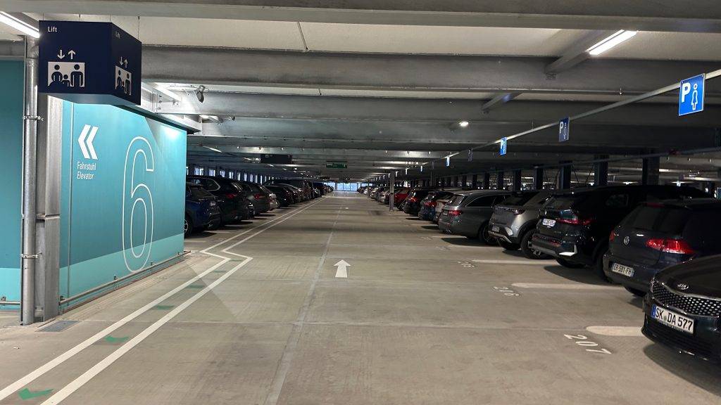 Parkhaus Holiday Parking Süd Flughafen Frankfurt